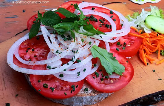 Tomate Schnittlauch Brot