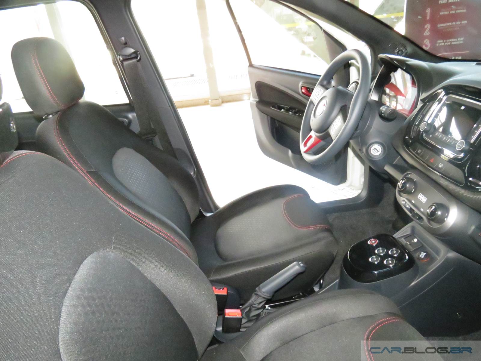 Fiat Uno Sporting Dualogic 2015 - interior