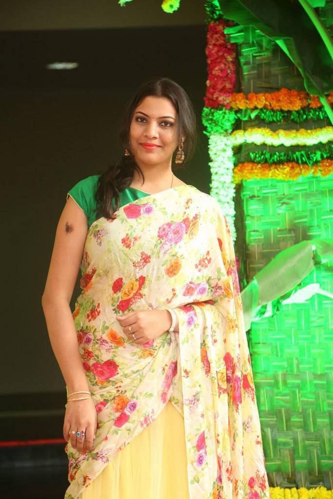Telugu Singer Geeta Madhuri At Shankarabharanam Awards In Yellow Saree