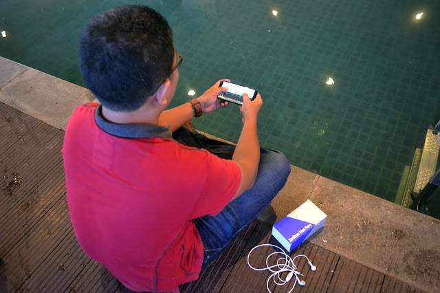 Main Game Kok Pake Smartphone Selfie? Pakai Smartphone Gaming Dong! Main Game Kok Pake Smartphone Selfie? Pakai Smartphone Gaming Dong!