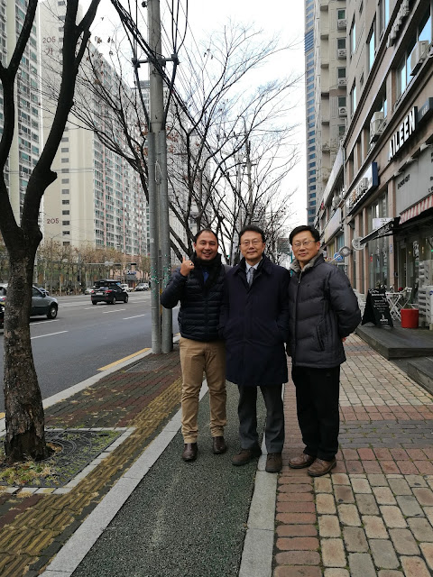 Mr Kim dan Mr Bae sanggup datang jauh dari Daegu bagi bertemu dengan saya. Kamsahamnida!