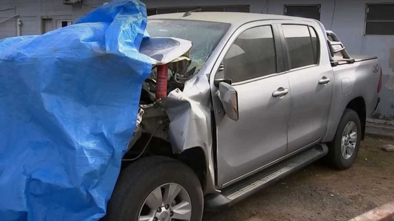 Menina, mãe grávida e bebê morrem após carro bater em caminhão em SP