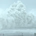 Огромни вълни заливат 23-метров фар в Тайван (видео)