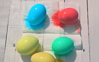 secher les oeufs de Pâques au soleil