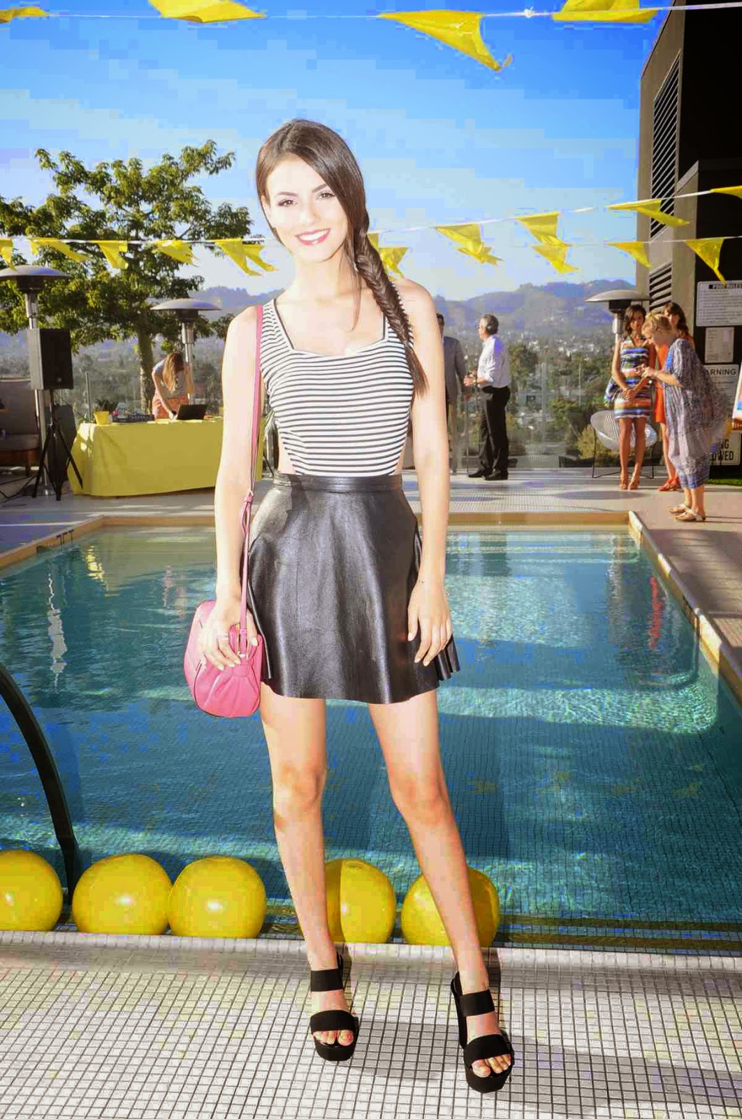 Lovely Ladies In Leather Victoria Justice In A Leather Skirt