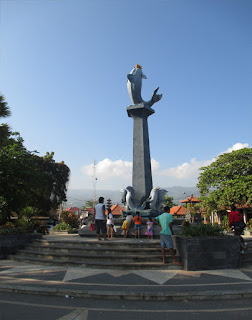Monumen di Pantai Lovina Buleleng Bali