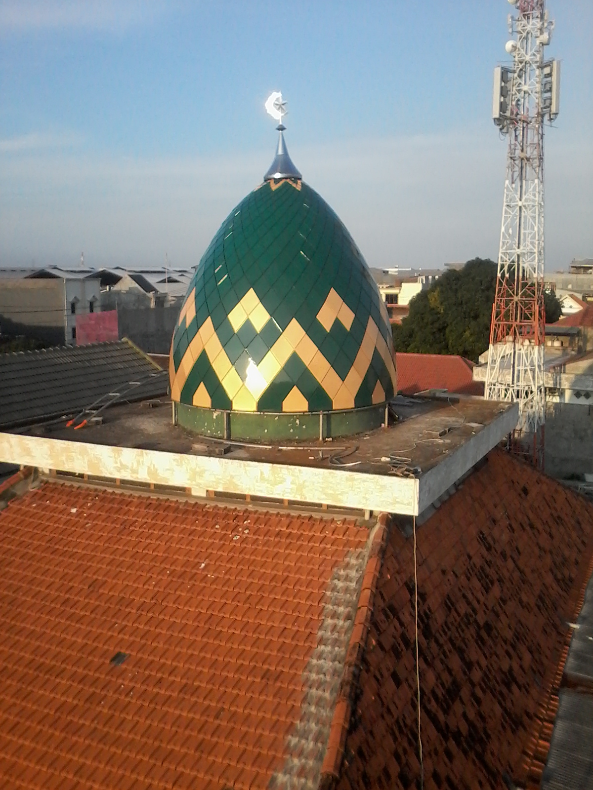 Misi membangun 3 Kubah di Masjid Masjid 'Rangkah' Surabaya berhasil Panel enamel di Masjid 'Rangkah' Surabaya sukses