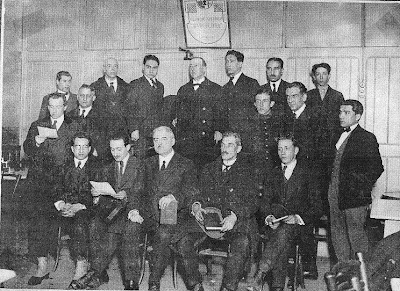 Componentes del Club Ajedrez Barcelona en su local del Café Condal en 1923