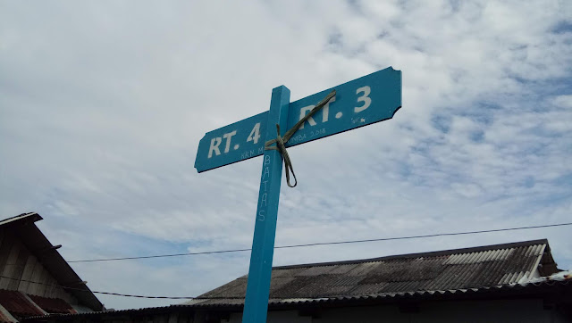 Kampung Atas Air - Dermaga Pasar Klandasan - Kucing The Explorer