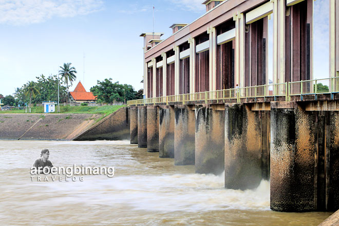 bendungan pintu air sepuluh tangerang