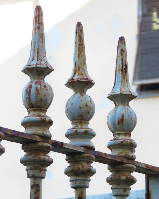 Detail of a spearhead fence, Via dei Bagnetti, Livorno