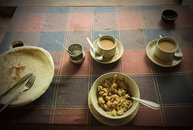 Mic dejun; Anjuna, Goa, India