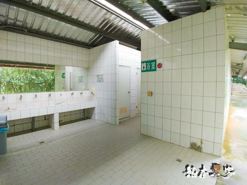 苗栗婚紗IG打卡景點|教堂廣場-飛牛牧場|寬敞露營營地設有盥洗區烤肉區好便利