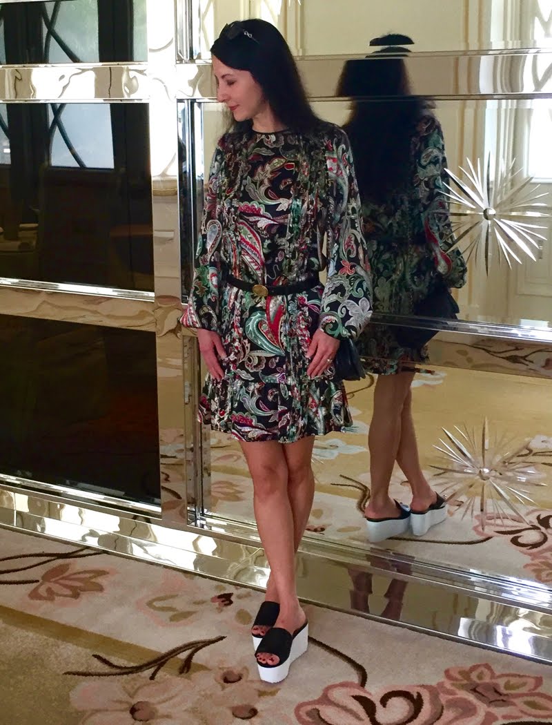 How to Style a Printed Dress for Day and Night - day time styling How to Style a Printed Dress for Day and Night - day look up close