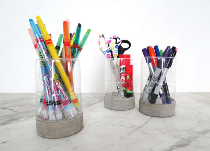 Make a pencil holder from a tuna can and a plastic bottle Ohoh deco