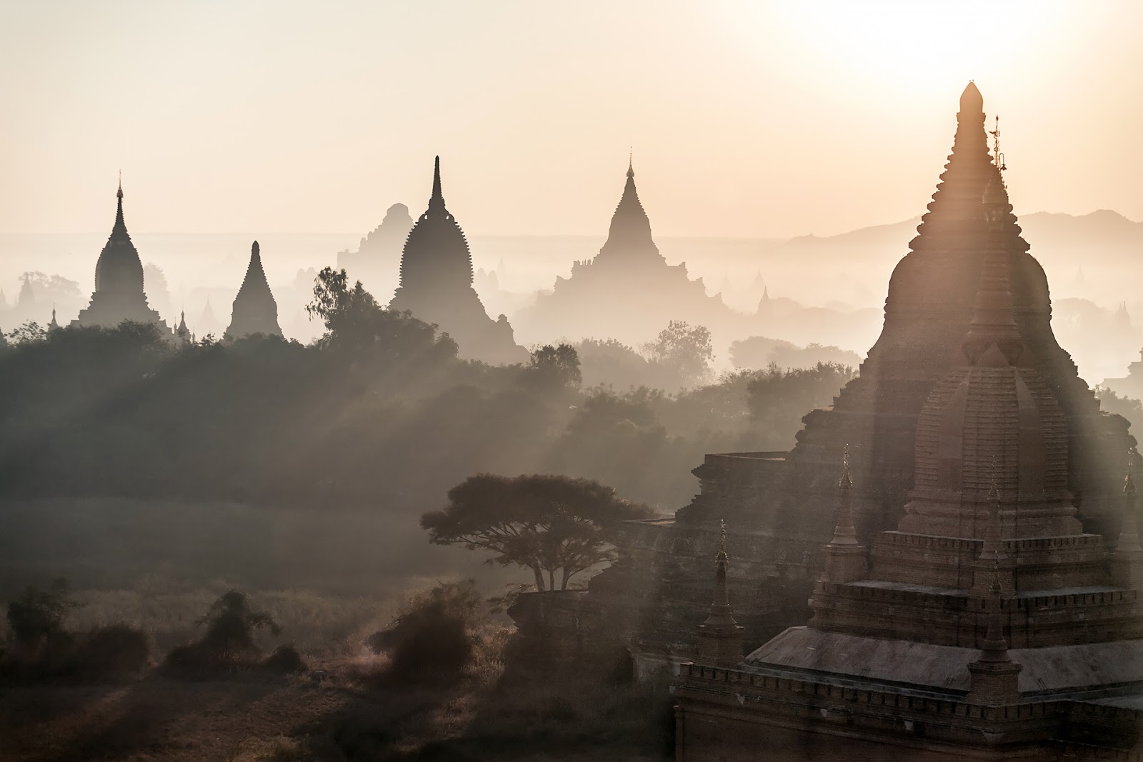 Pagody w Bagan pagody,bagan,birma,świt