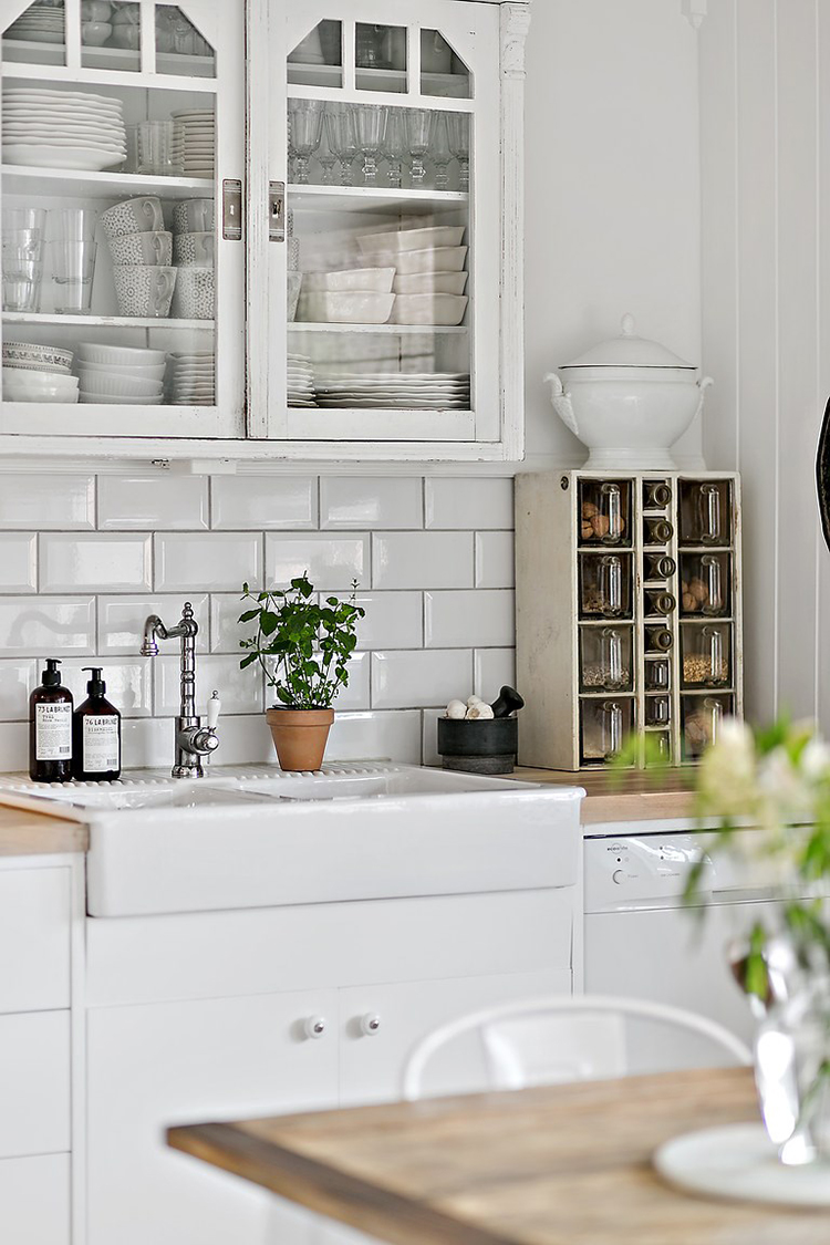 cocina blanca nordica baldosas metro blanca tiles cocina rustica estilo nordico escandinavo interiorismo barcelona alquimia deco