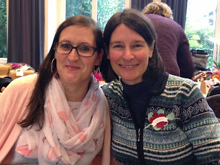 happy Demo Babs und Susanne in bester Stimmung!