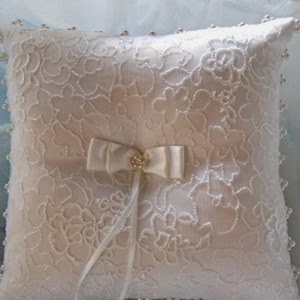 http://divinedesignplanning.com.au/shop/vintage-lace-ring-pillow/