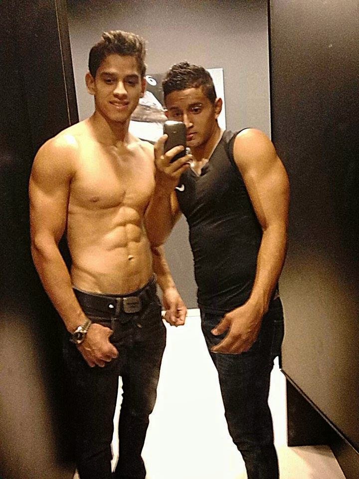 Hot Men From Central America: Selfies guy: César Pineda 