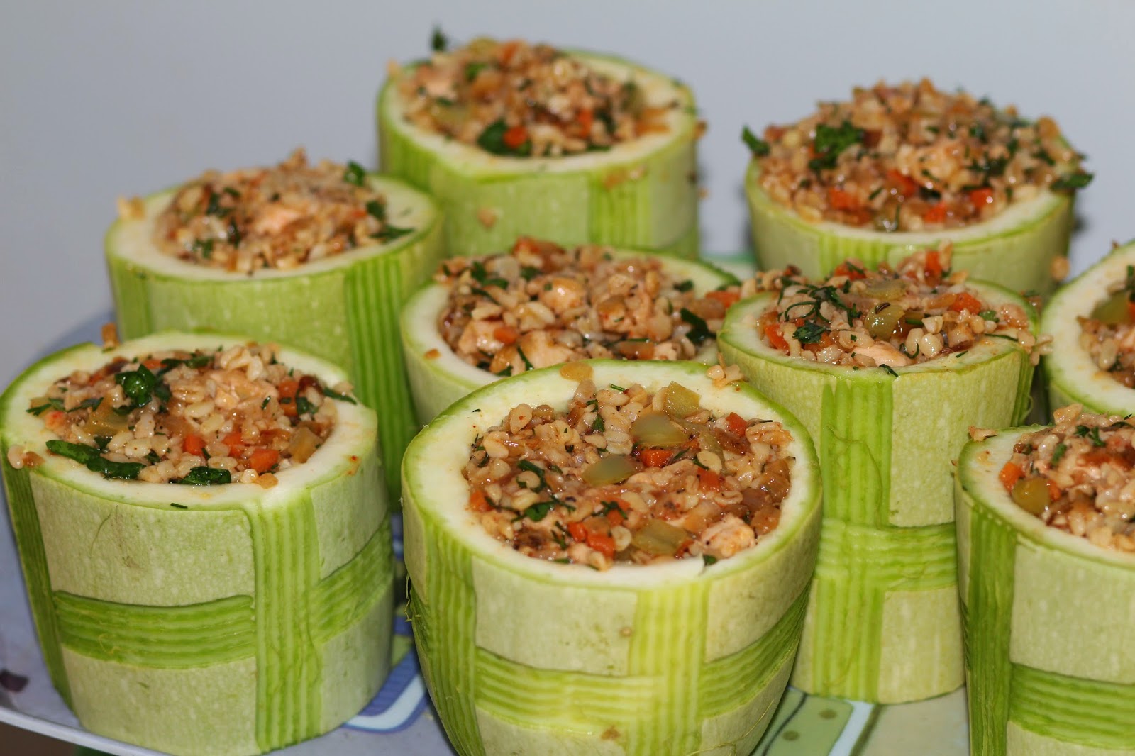 Кабачок фаршированный булгуром и овощами