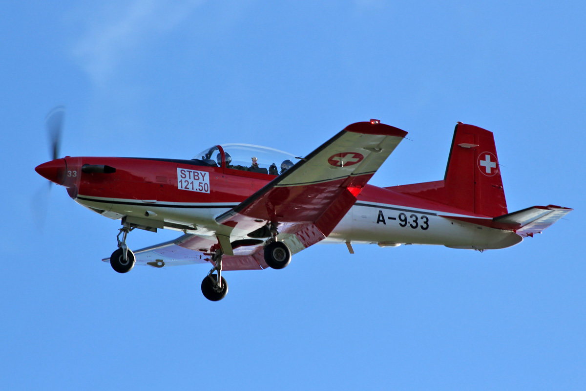 MG_PC-7_Swiss%2BAir%2BForce_STBY%2B121.50%2BSt._A-933_19.01.18_LSMD_6242.JPG