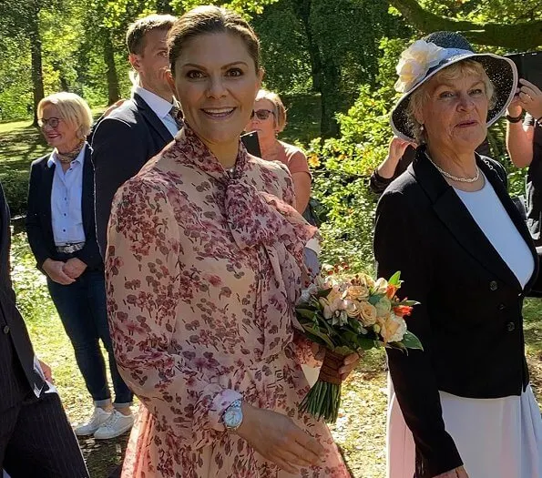 Crown Princess Victoria wore Ida Sjöstedt Peony blouse and Moody skirt, and Stinaa J. ankle suede boots