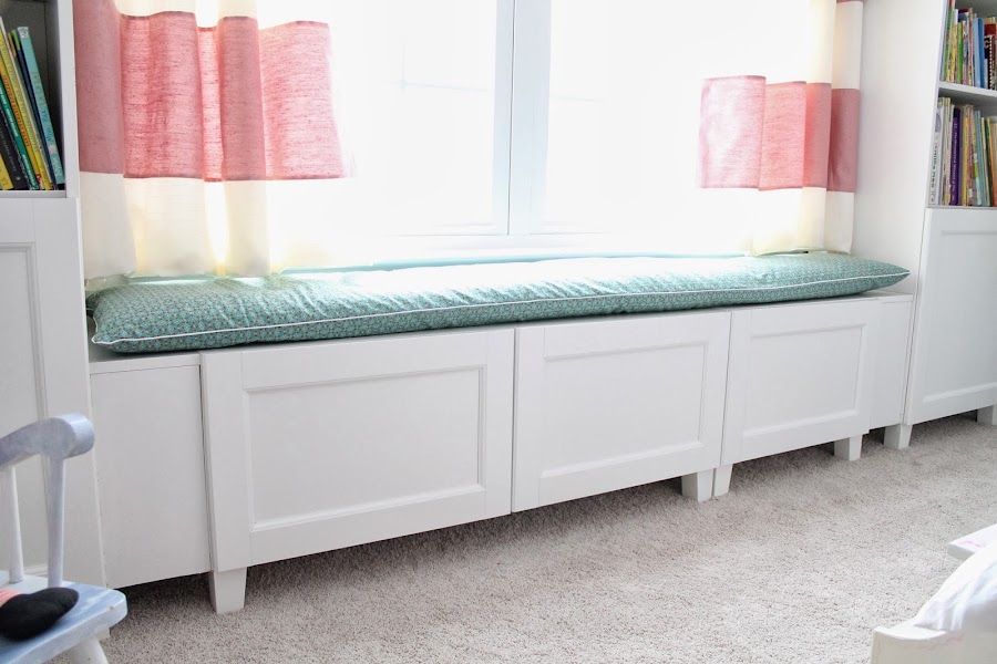 Banco bajo ventana con muebles Besta de Ikea Decoración
