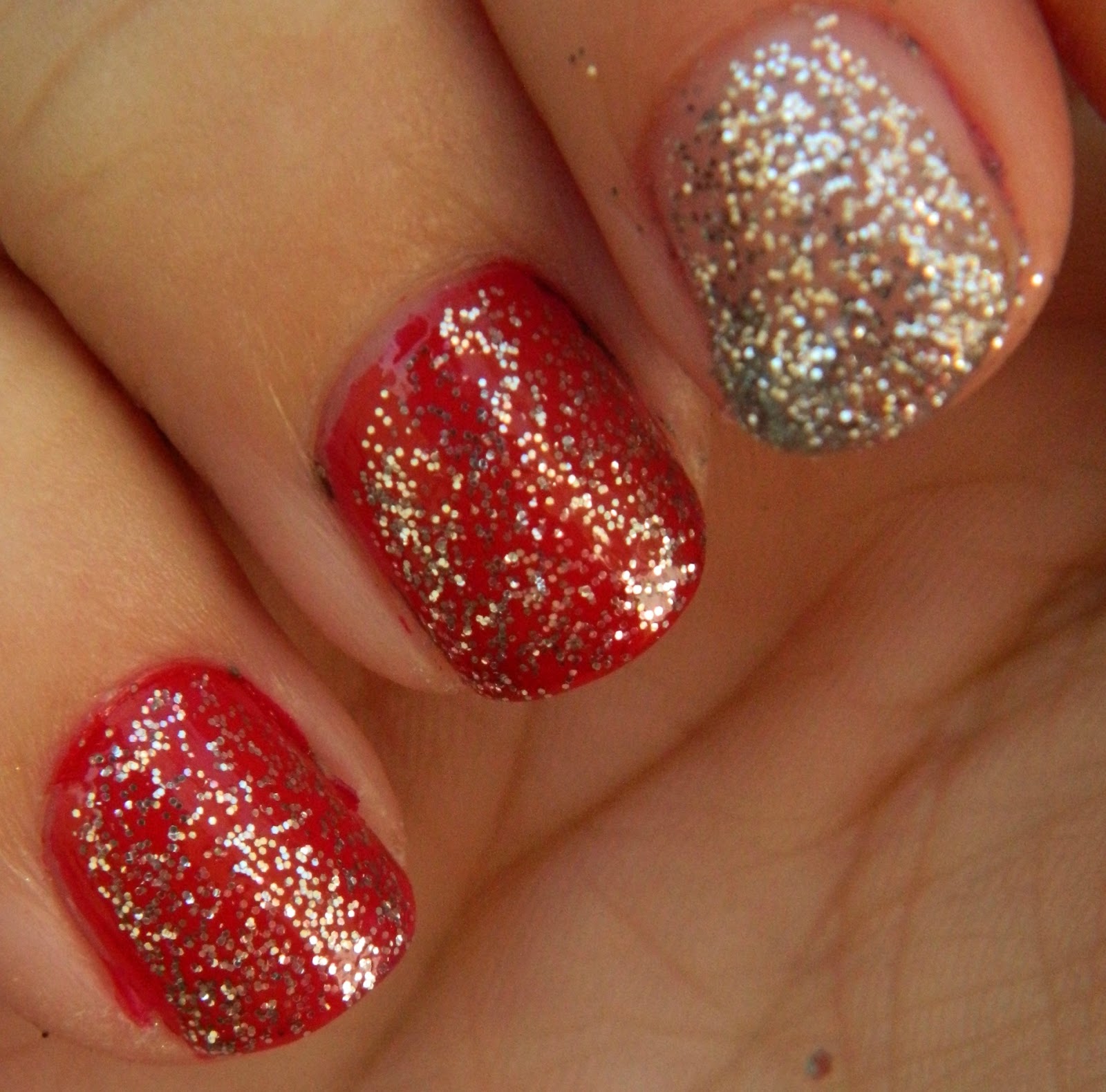 TiffanyHeartsMakeup Festive nails Red & Silver