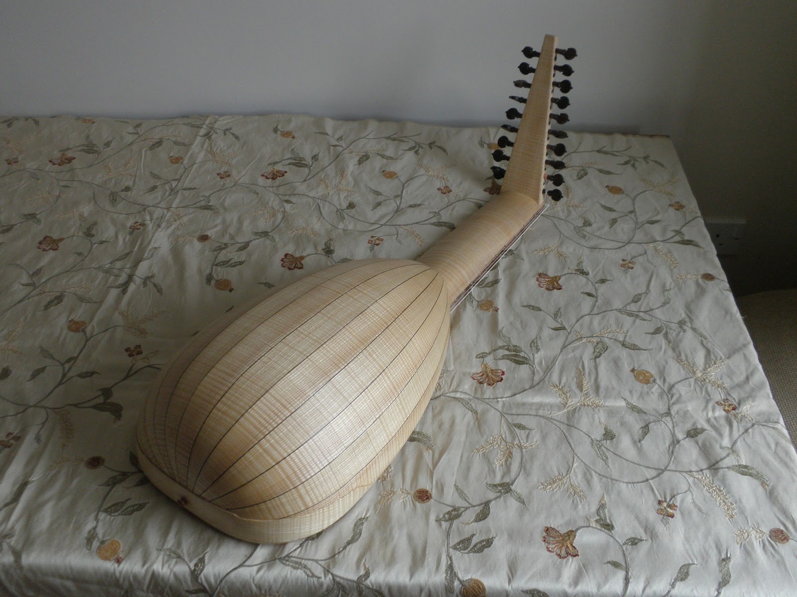 Buying a Lute 11 course lute based on Hans Frei