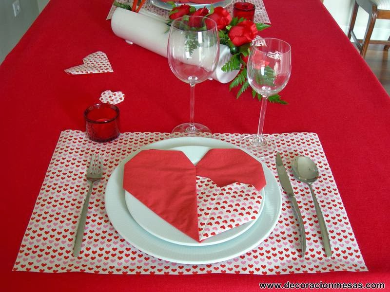 decoracion mesa San Valentin corazones