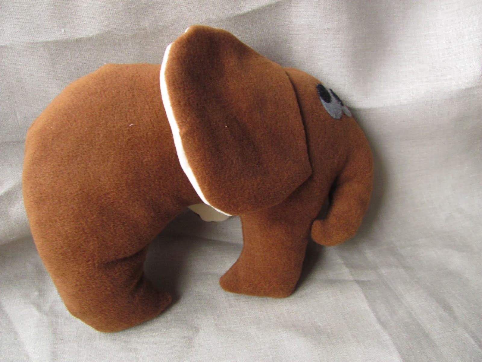 слон, подушка, слоник, подушка валик, подушка под голову подушка в форме слона, игрушка своими руками, забавный слоник,   слоник выкройка, слон пошив, игрушки из флиса, мягкая игрушка, мягкий слон, смешной слон, забавный слоник