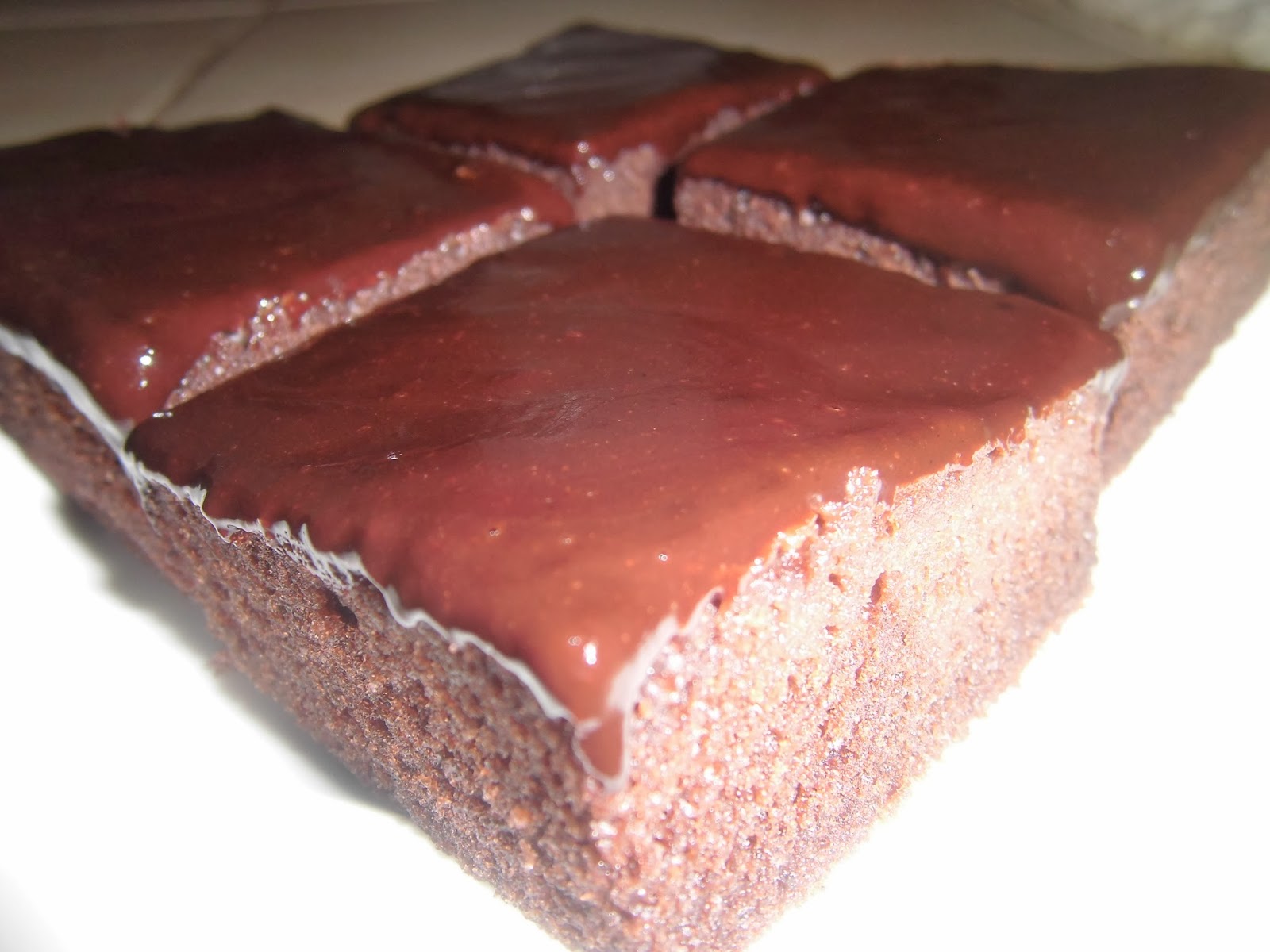 ÇİKOLATA SOSLU BROWNİ TARİFİ