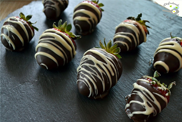 FRESAS CON CHOCOLATE FRESAS CON CHOCOLATE