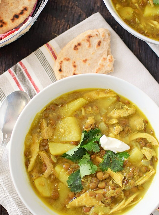 Lentejas al curry con pollo y papas: una receta fácil y completa, especiada con curry y jengibre | www.bizcochosysancochos.com