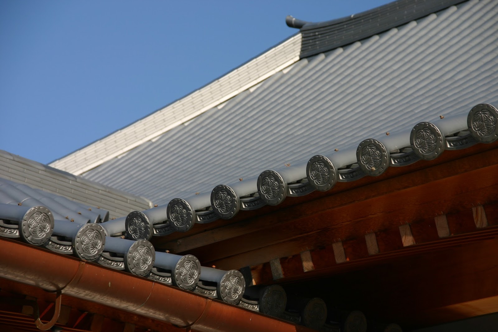 淡路瓦 昭和窯業のスタッフブログ: 本葺き瓦シリーズ（お寺編）