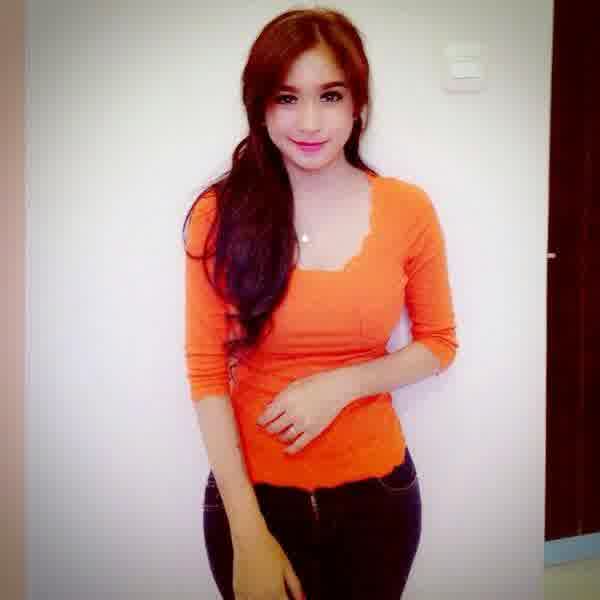 Kumpulan Foto Sexy Bibie Julius Pakai Baju Orange (Selfie) | Model Sexy