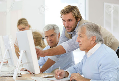 Adultos mayores y tecnología. Adultos mayores y tecnología.