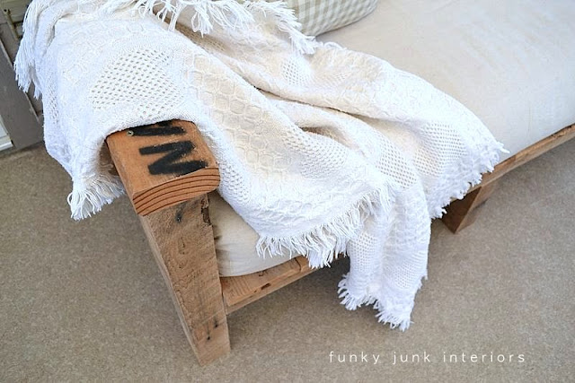 Learn how to build this cozy pallet wood sofa for outdoor living from scratch! Easy to customize in any size desired. Click here for the tutorial. 