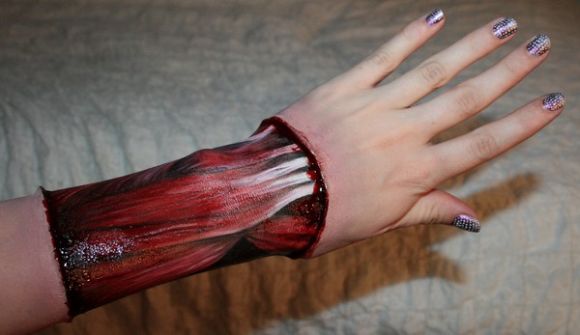 Sandra Holmbom auto-maquiagens criativas e bizarras Tendões expostos do braço