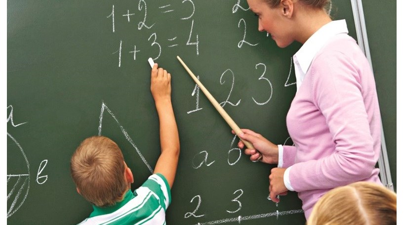 Счастливый учитель. Учитель и ученик. Classroom. Педагог. Their teacher.