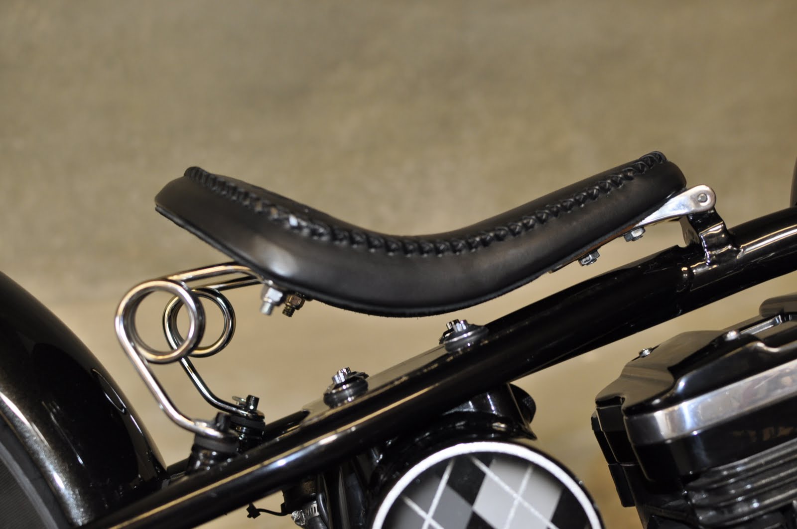 biltwell mongoose seat sportster