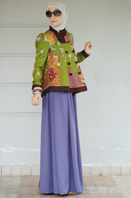 Model busana muslim lengan panjang atasan batik Model busana muslim lengan panjang atasan batik