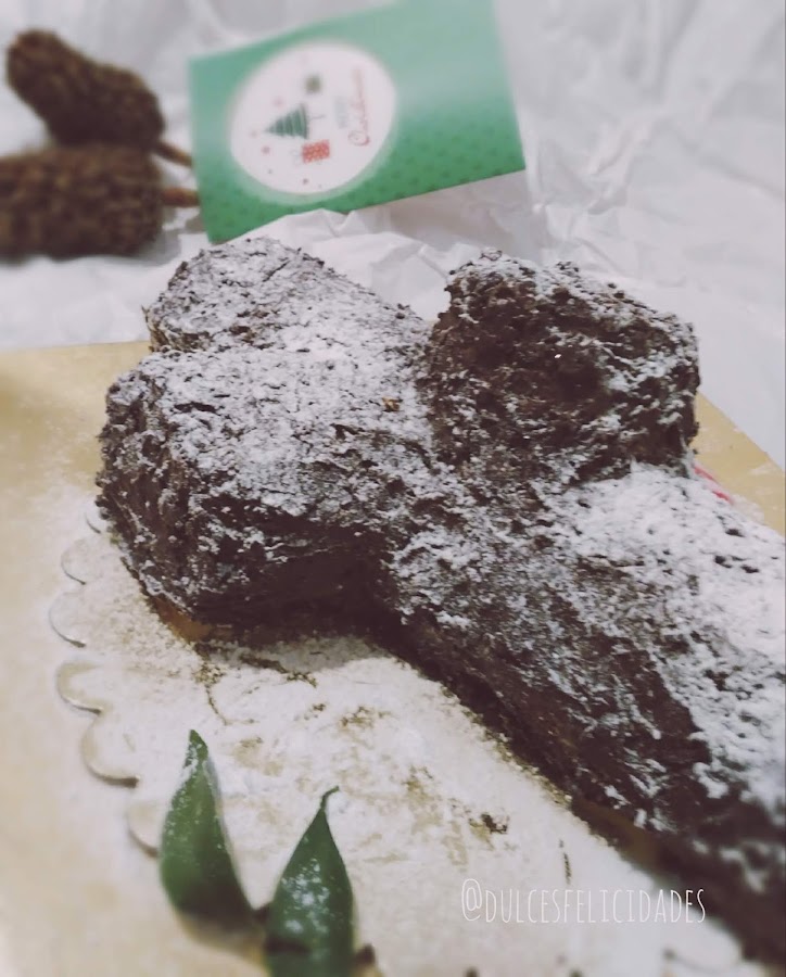 Tronco de Navidad de galletas y crema de Moka con chocolate