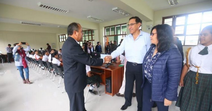 Presidente Martín Vizcarra supervisa entrega de obras de colegio en Chiclayo Presidente Martín Vizcarra supervisa entrega de obras de colegio en Chiclayo
