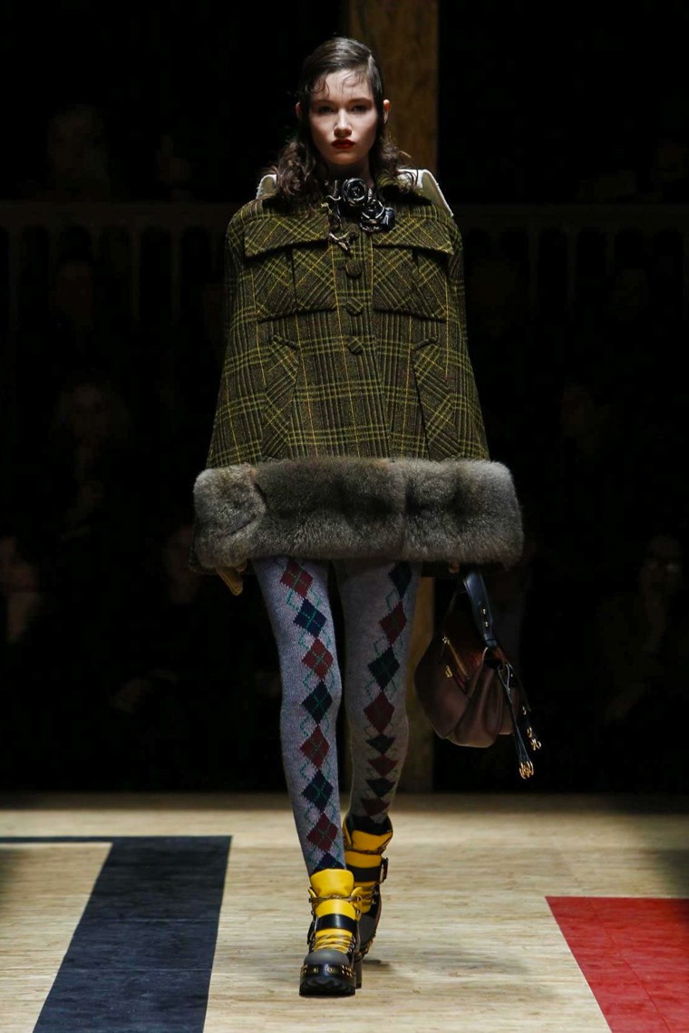 Prada Fall/Winter 2016-2017 RTW MFW prada-fall-winter-2016-2017-collection-milan-fashion-week, prada-fall-winter-2016-2017, prada-fall-winter-2016, prada-fall-winter-2017, prada-fall-2016-2017, prada-fall-2016, prada-fall-2017, miucia-prada, miu-miu, du-dessin-aux-podiums, dudessinauxpodiums