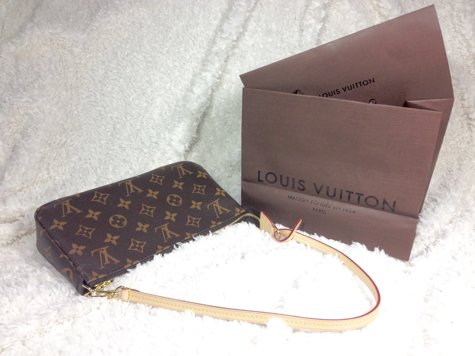The El Edit: Review + Mini Comparison: Louis Vuitton Pochette Accessories NM & Neverfull MM Pochette
