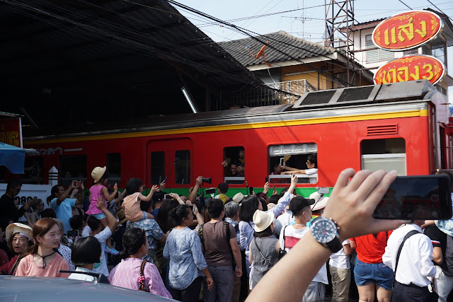 BAGAIMANA HENDAK PERGI KE MAEKLONG RAILWAY MARKET DARI BANGKOK BAGAIMANA HENDAK PERGI KE MAEKLONG RAILWAY MARKET DARI BANGKOK
