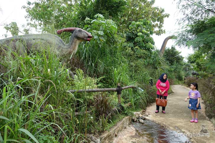 petualangan dinosaurus taman legenda keong emas tmii