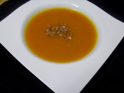 Crema de calabaza asada y zanahoria con virutas de jamón